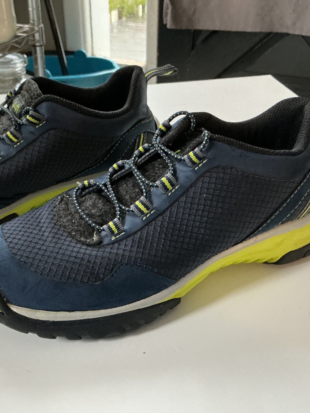 Reg tennis shoes